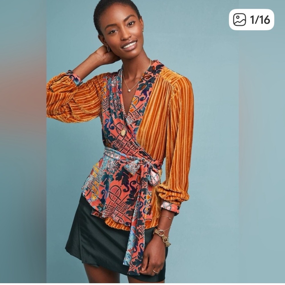 ANTHROPOLOGIE MOULINETTE SOEURS VELVET WRAP TOP size xs 
Like new!